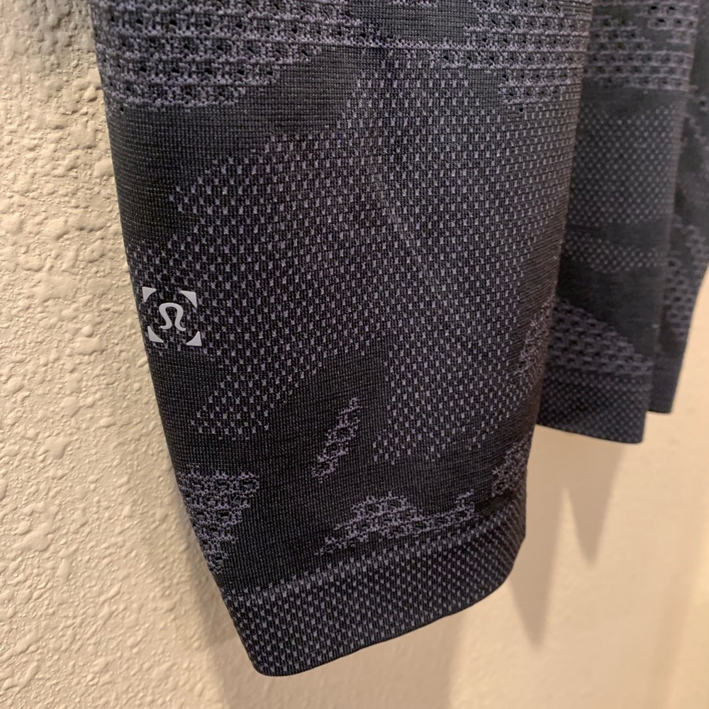 Lululemon - Picture 3 of 5